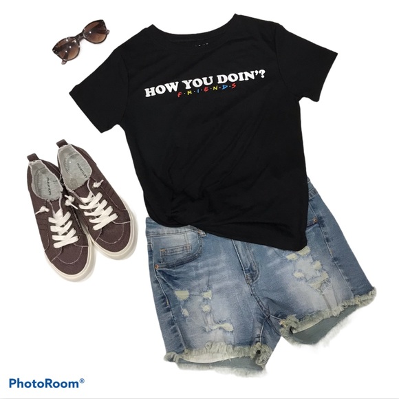 FRIENDS “HOW YOU DOIN’?” TEE - Picture 2 of 3